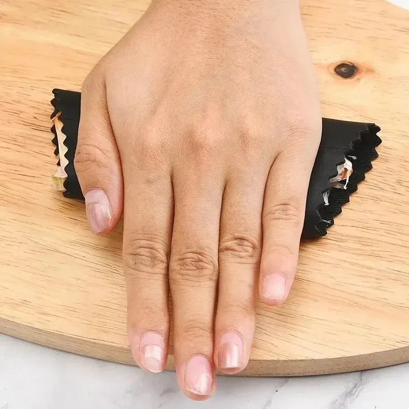Tubo spelafili per aglio Peeli - Kitchen Gadgets Youtube recensione e prezzo
